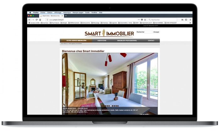 Montage de la page d’accueil du site Smart Immobilier sur ordinateur portable – agence immobilière parisienne