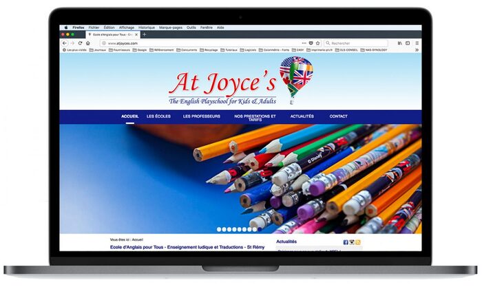 Visuel du site At Joyce’s présenté sur un ordinateur portable Apple, école d’anglais à Saint-Rémy-de-Provence