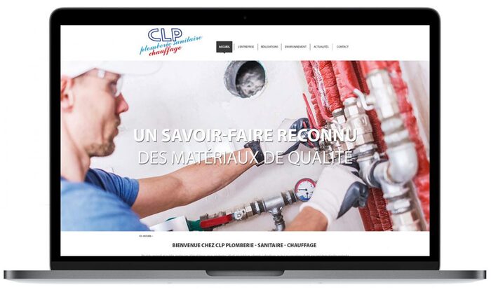 Montage de la page d’accueil du site CL Plomberie affichée sur un ordinateur portable Apple, présentant les prestations de plomberie, chauffage, dépannage et rénovation à Saint-Rémy-de-Provence