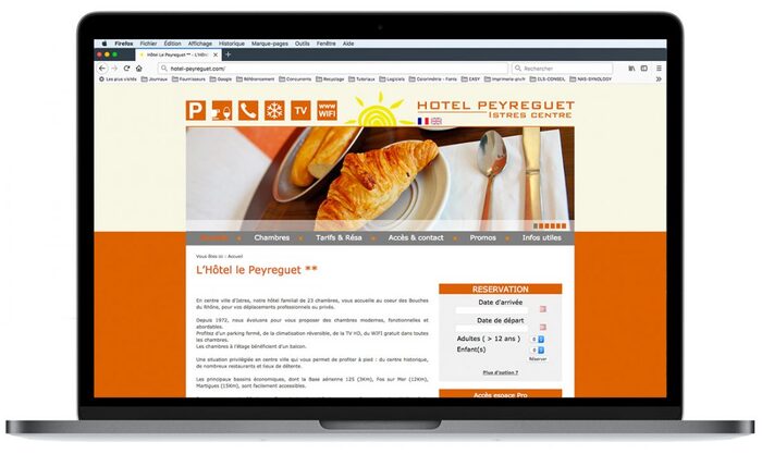 Aperçu du site Internet de l’Hôtel Le Peyreguet présenté dans un visuel d’ordinateur portable – création site hôtel à Istres