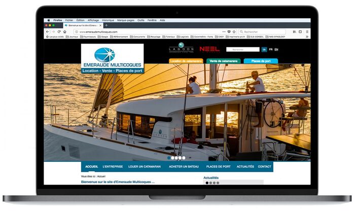 Visuel du site Emeraude Multicoques affiché sur un ordinateur portable Apple – vente et expertise multicoques