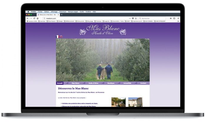 Aperçu du site Internet du Mas Blanc dans un visuel d’ordinateur portable – création site producteur d’huile d’olive
