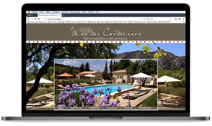 Aperçu du site Internet du Mas des Cordeliers sur un ordinateur portable – création site gîtes et chambres d’hôtes en Provence
