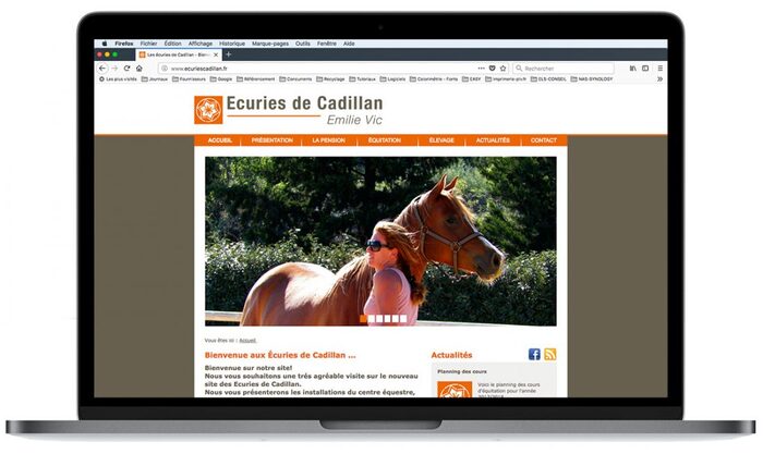 Visuel du site Écuries de Cadillan sur un ordinateur portable Apple – centre équestre et pension à Graveson