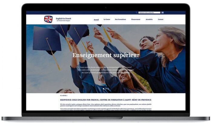 Visuel du site English for French affiché sur un ordinateur portable Apple, mettant en avant les cours d’anglais pour francophones à Saint-Rémy-de-Provence