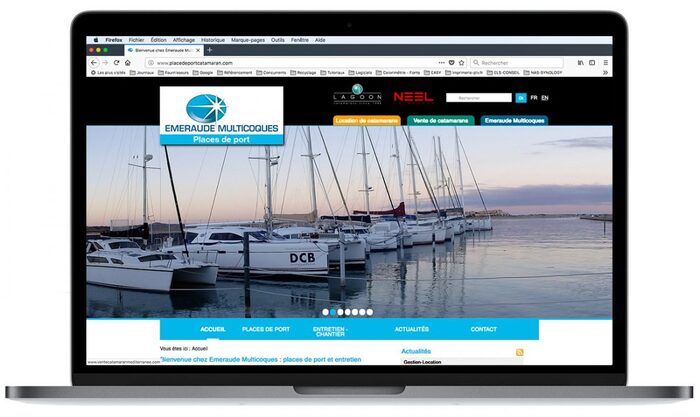 Aperçu du site placedeportcatamaran.com sur un ordinateur portable Apple – services et places de port pour catamarans